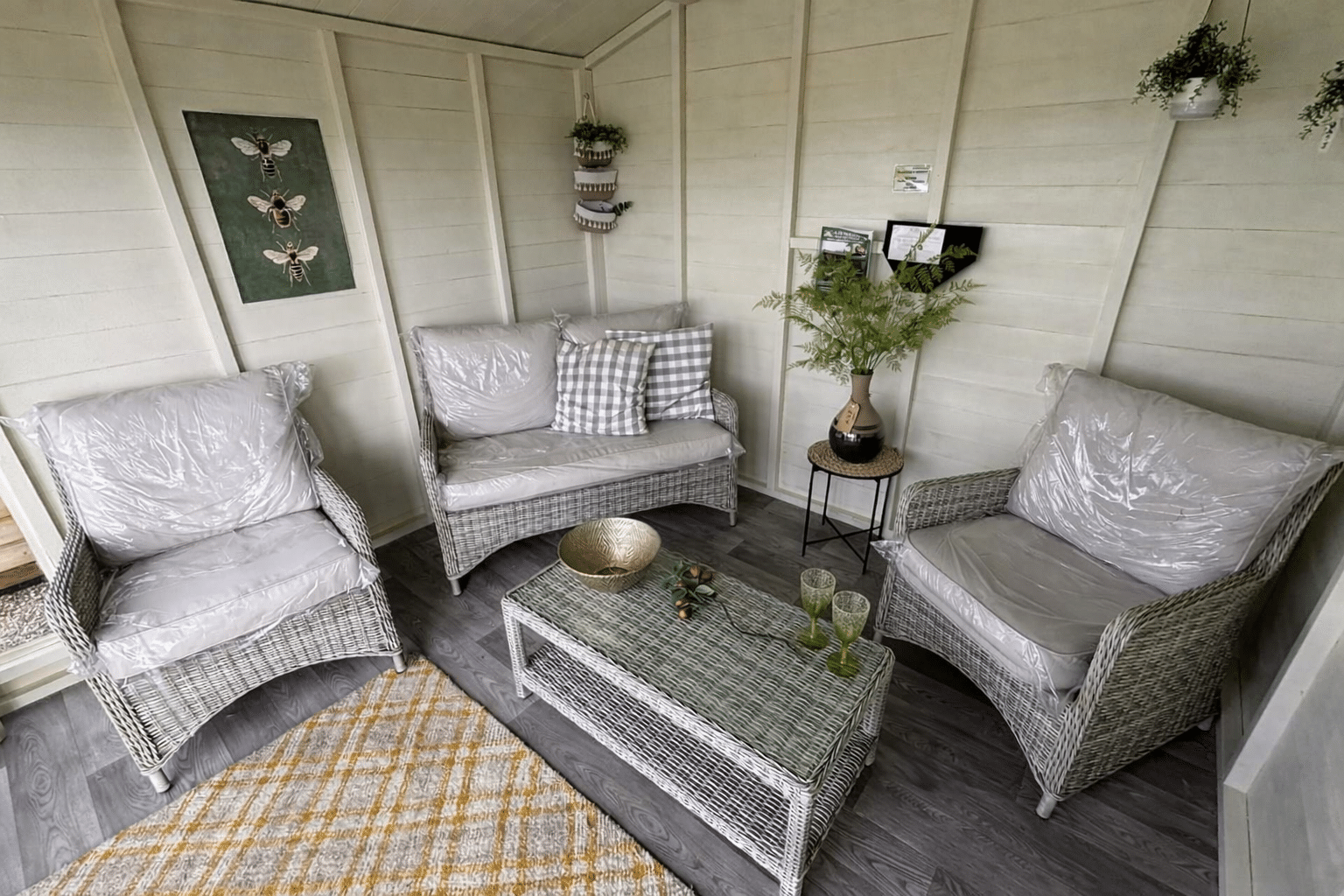 Rattan-style furniture in the log cabin