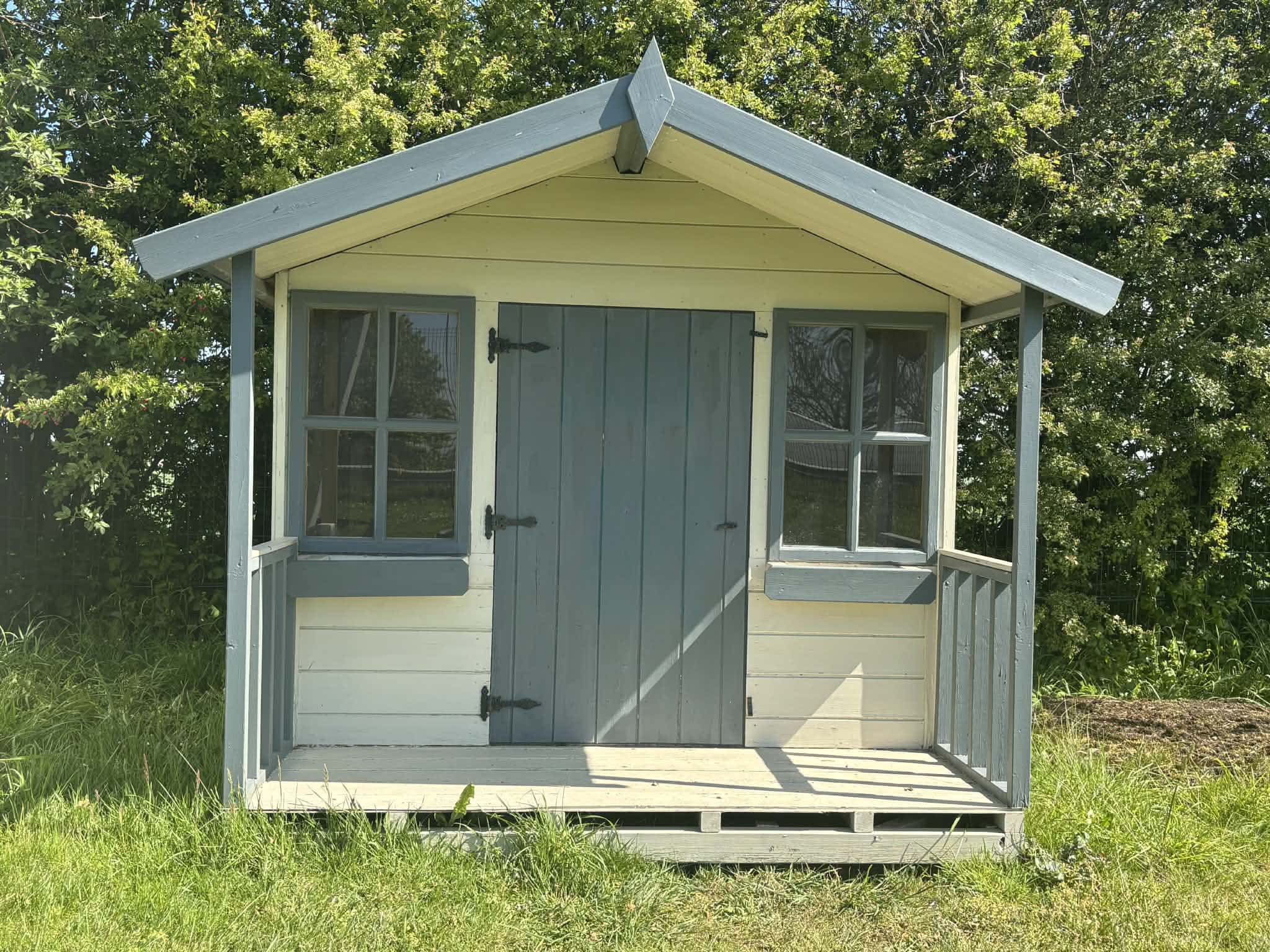 Georgia's Den - Top Ten - Outdoor Buildings